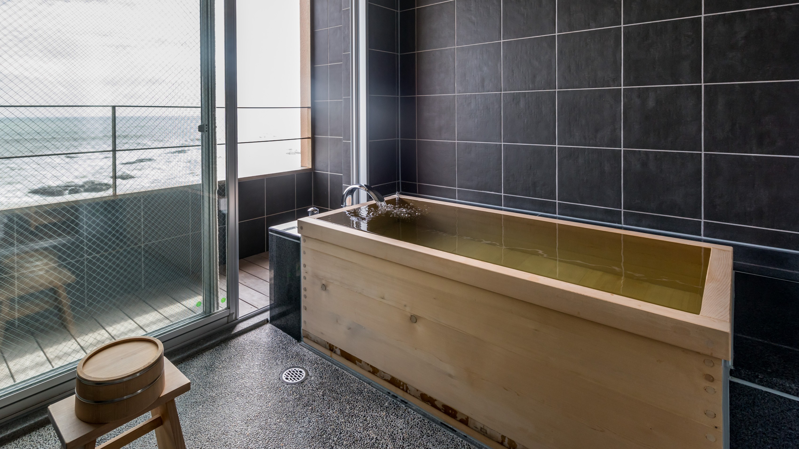 【明神】海辺テラスと半露天風呂付･和洋室スイート87平米