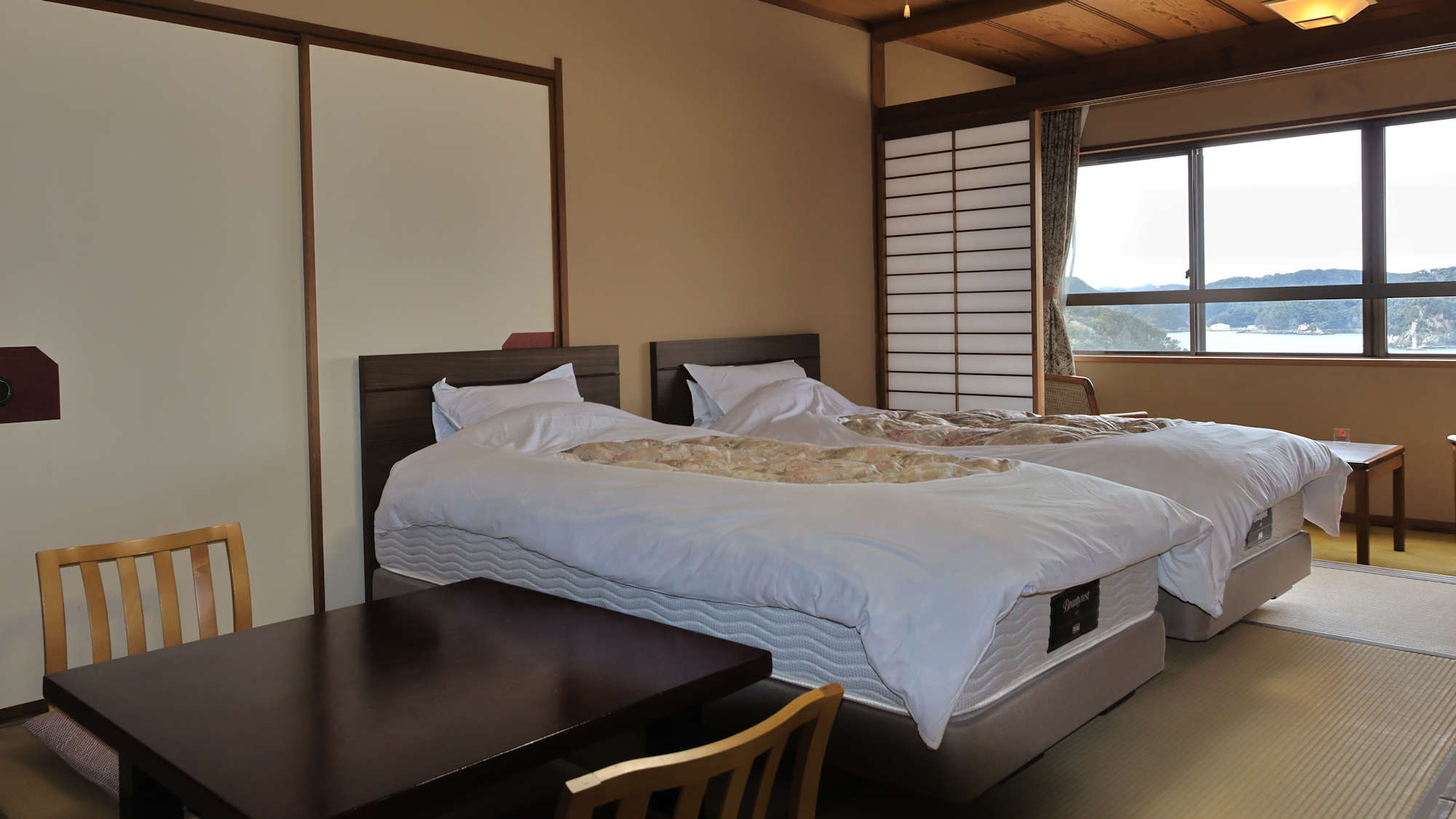 オーシャンビューベッドルーム