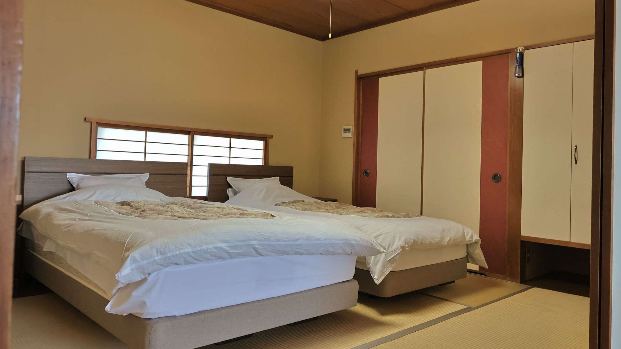 シモンズのセミダブル・シングルベッド各１台