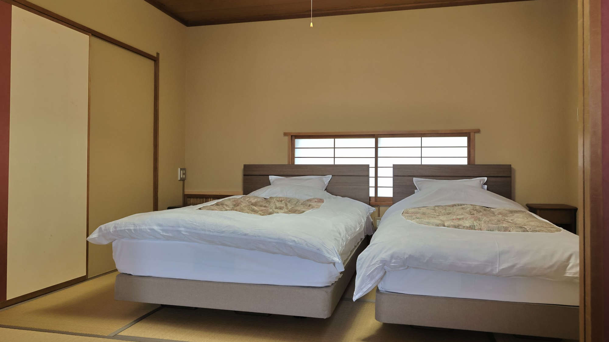 シモンズのセミダブル・シングルベッド各１台