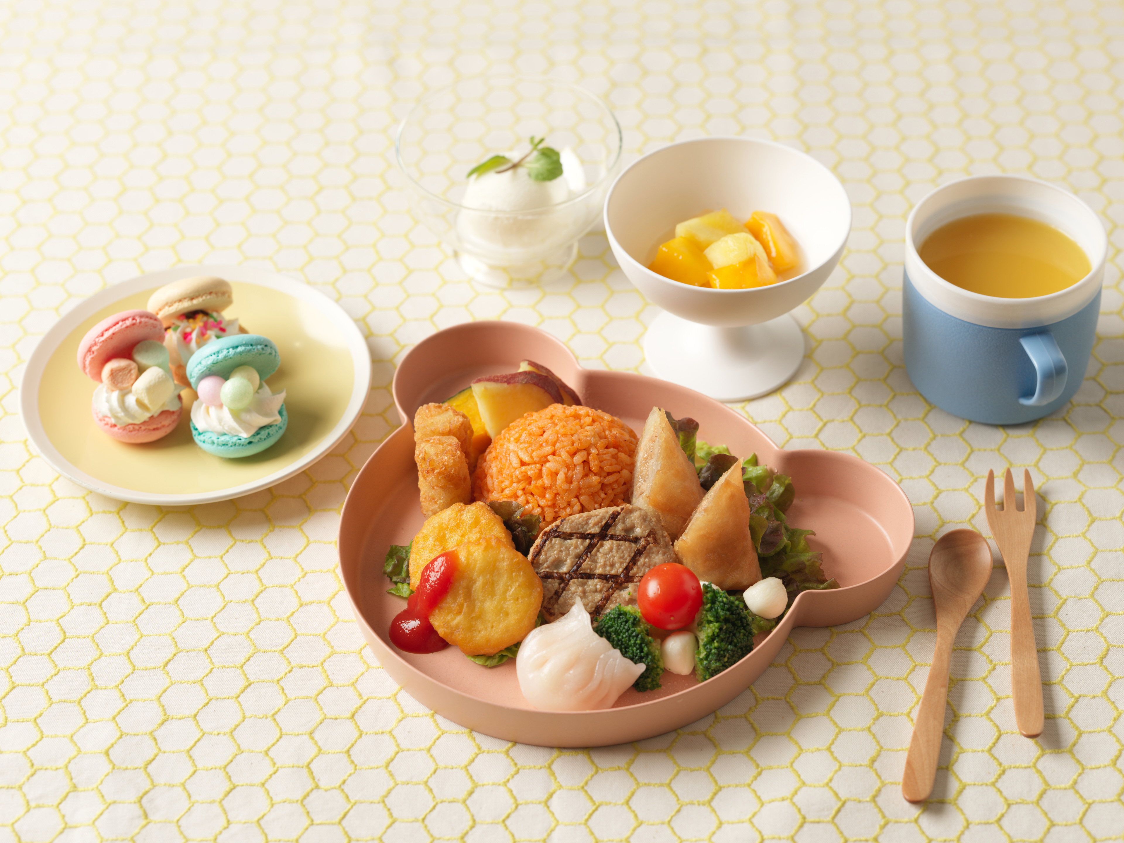 「スタジオビュッフェ もぐもぐ」キッズメニュー 盛り付けイメージ