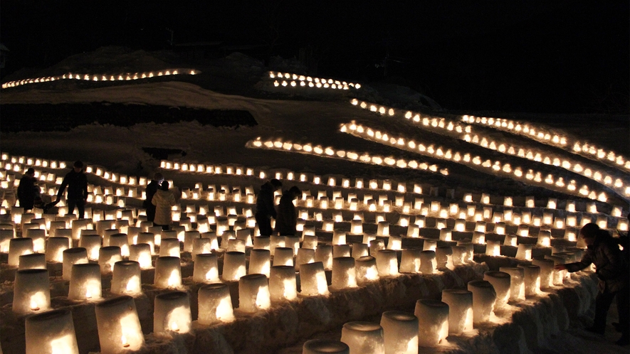 （冬）青根温泉雪灯篭のほのかな明かりがロマンチックな夜を演出します