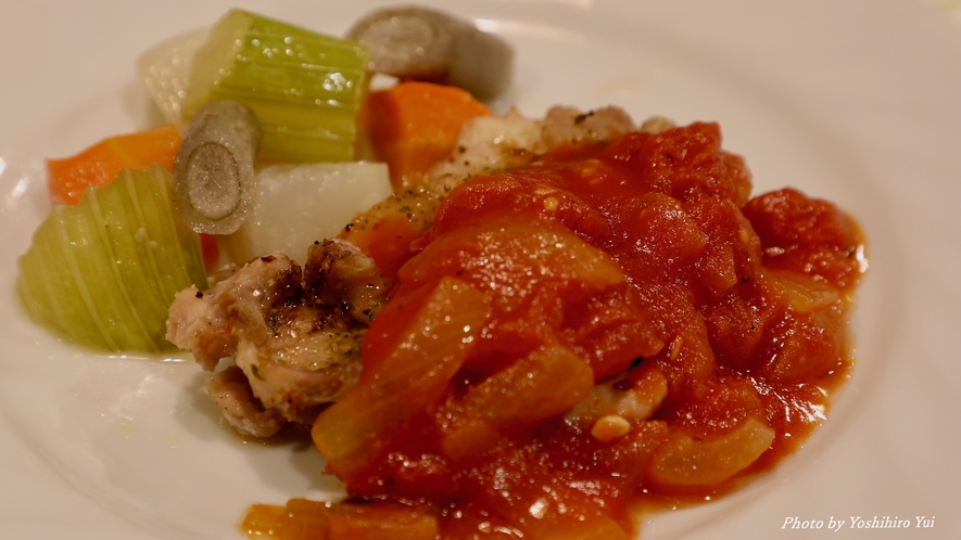 ある日の夕食：チキンのハーブ焼き 根野菜のコンフィー添え