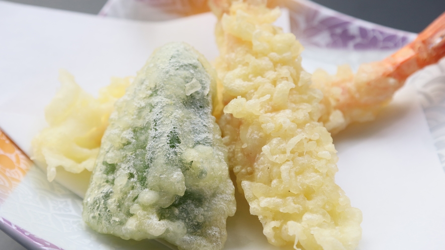 天ぷらまたはフライ◆温かいものは温かいうちに！季節によって旬のものをお出します。