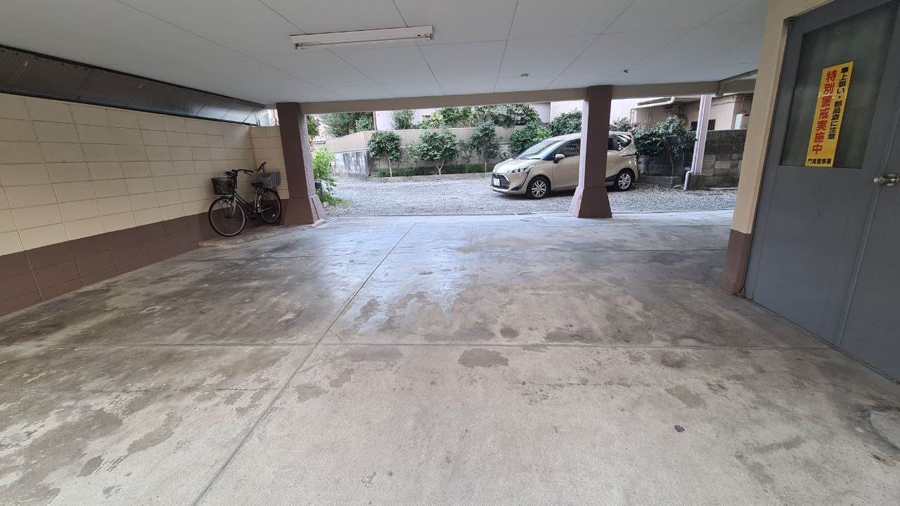 駐車場入り口（高さ２ｍ）