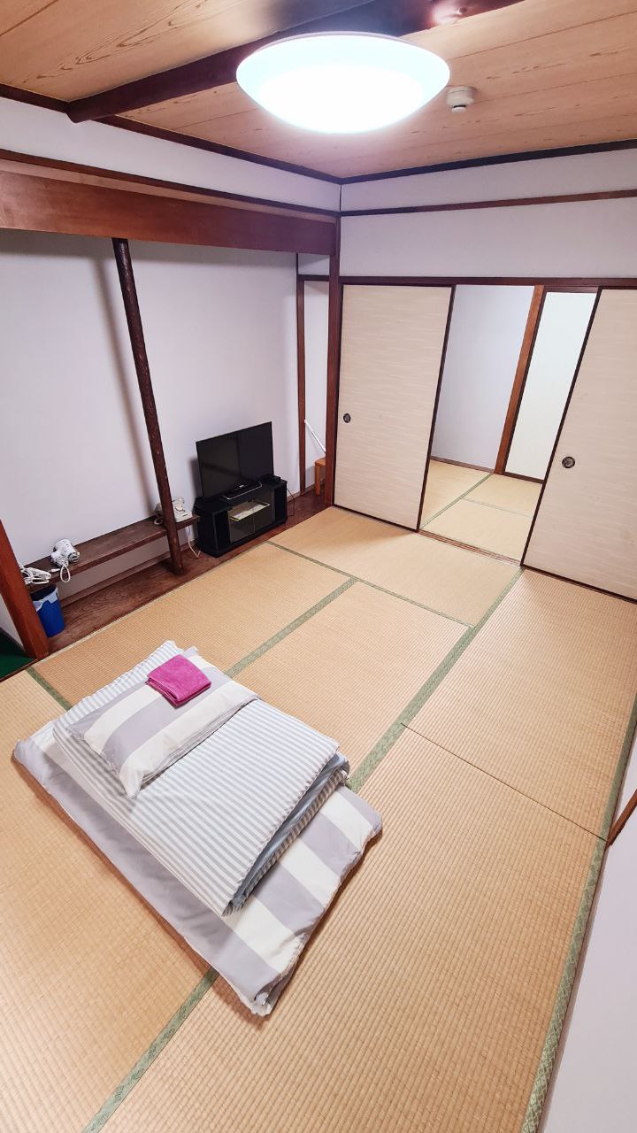 和室◆2階  206号室（1-3名様用) お風呂共同 トイレ付 