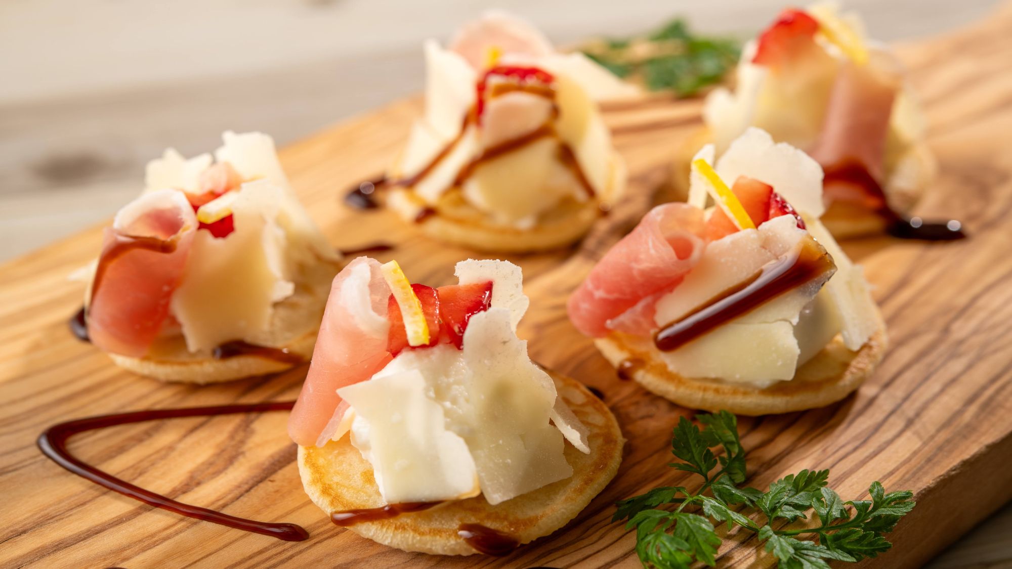 苺とプロシュート パンケーキ仕立て