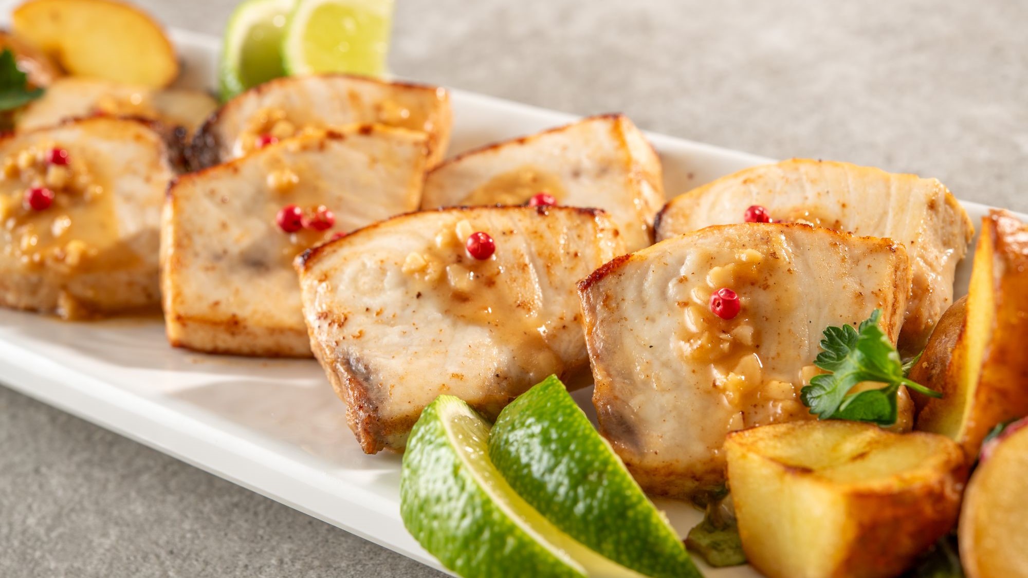 【白身魚ガーリックバター焼き】2026年夏ディナーメニュー