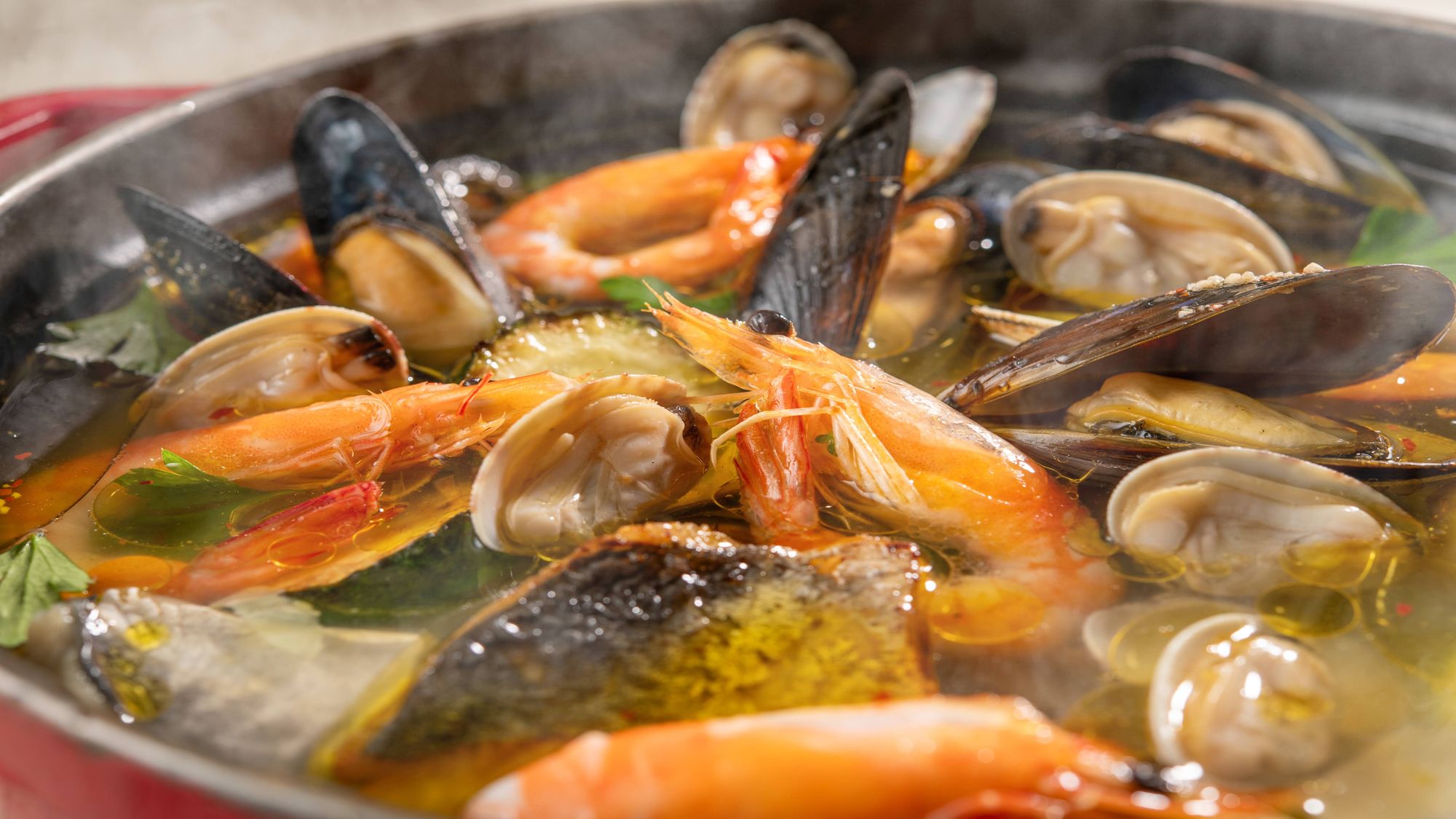 サワラと魚介のアクアパッツァ