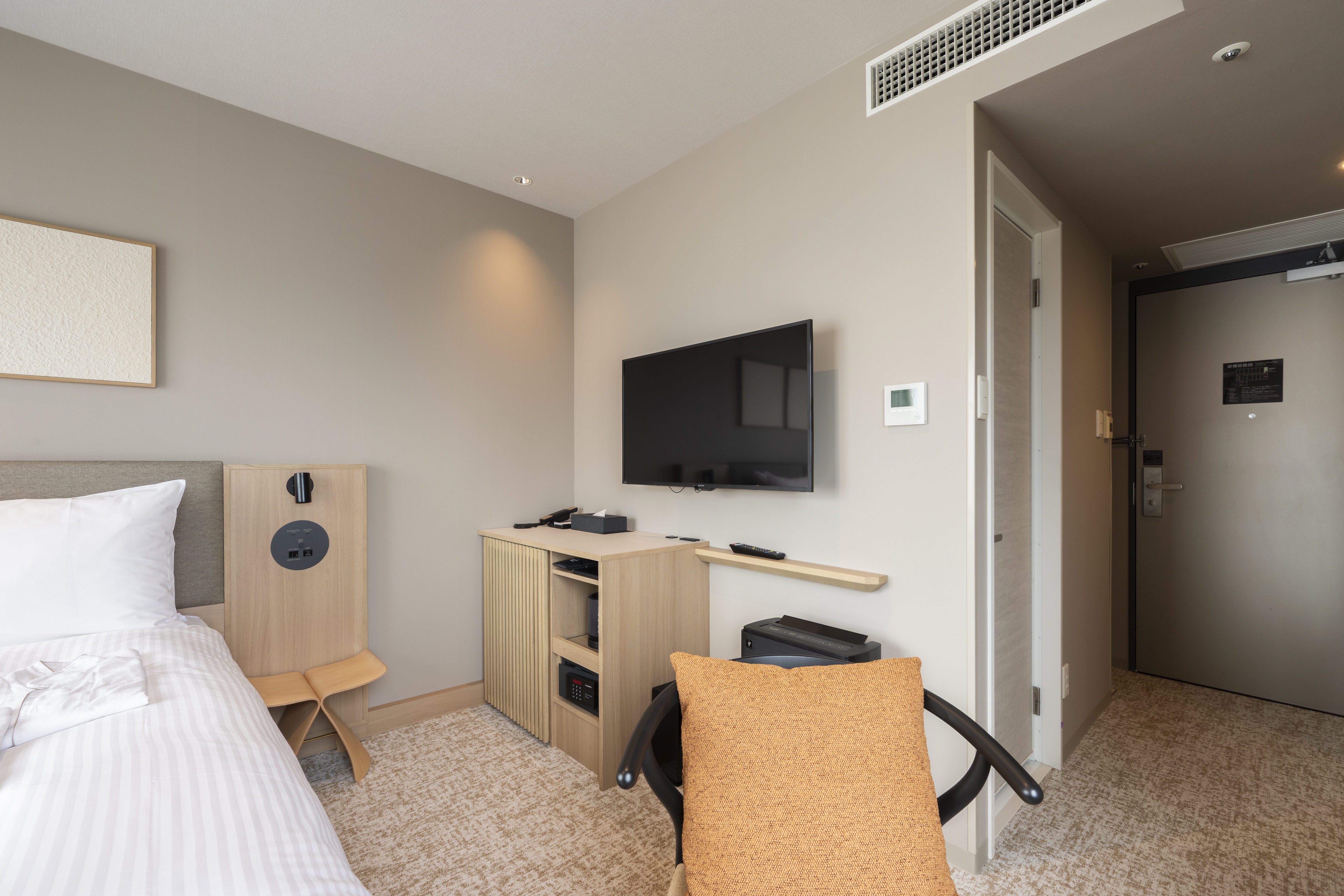 コーナールーム　茶器棚