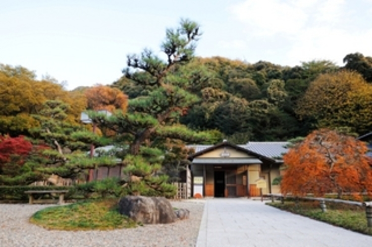 岐阜公園来園者休憩所 立礼茶席（華松軒）