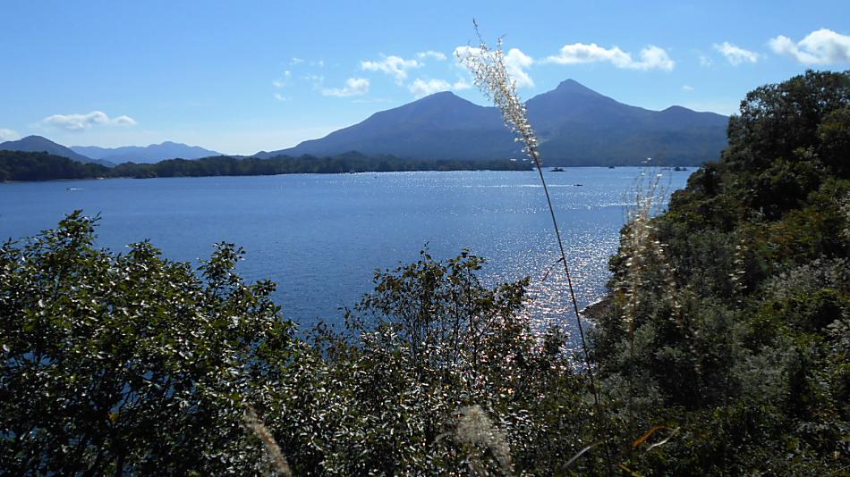 桧原湖越しに見る磐梯山16/9