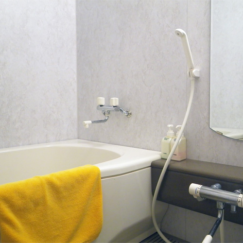 *[Example of a guest room] A Japanese-style bathroom. Convenient for late-night or early-morning baths!