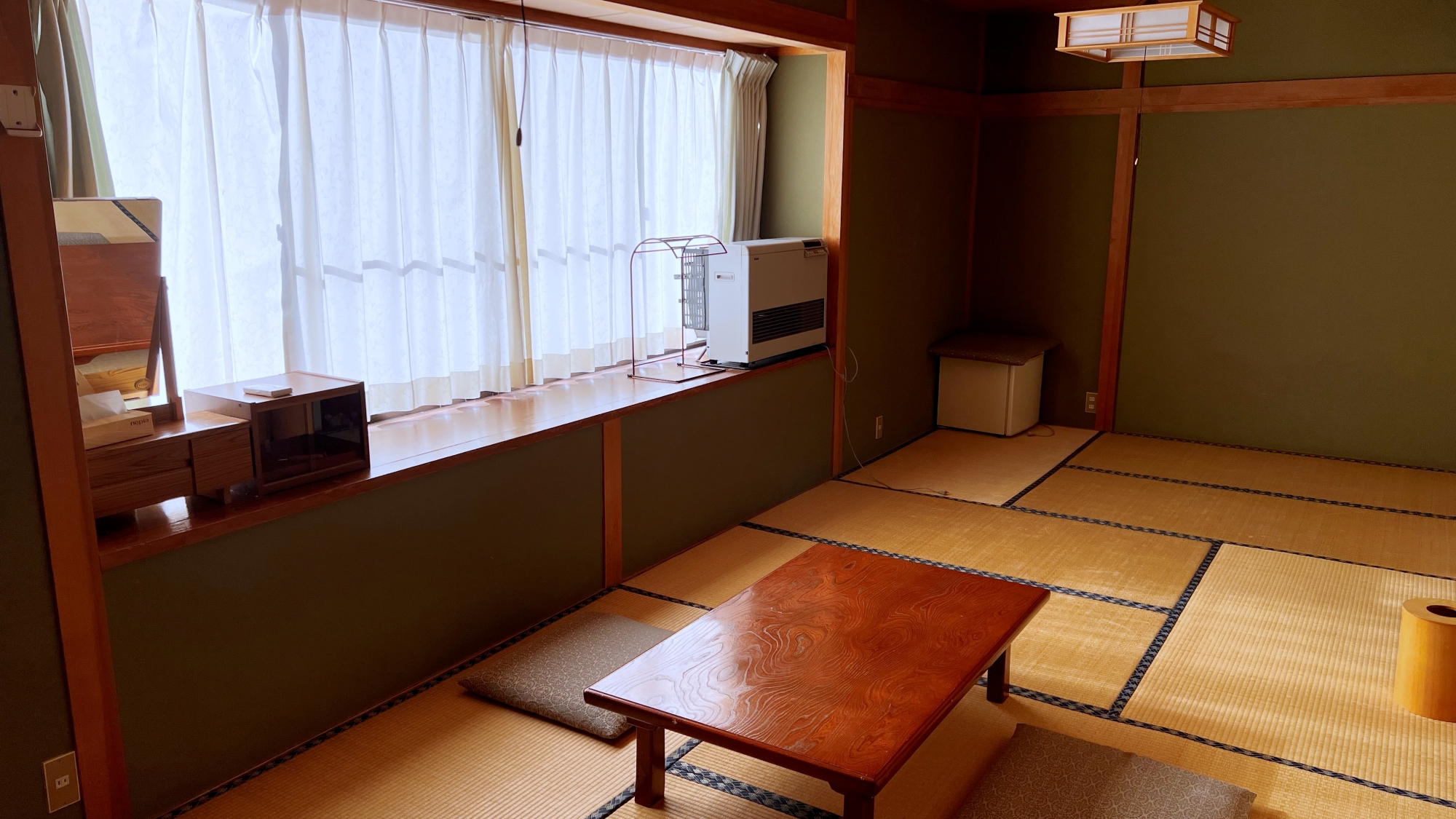 *【お部屋一例（別館和室バストイレ無）】広々とごろ寝ができるリーズナブルなお部屋。