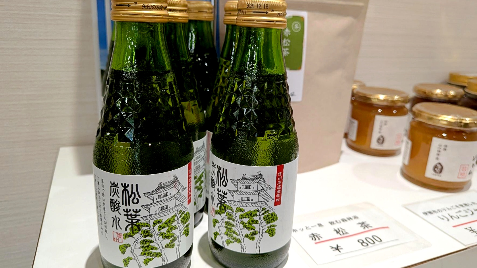 *【売店】高遠産の赤松を使った炭酸水など珍しいお土産もご用意しております。