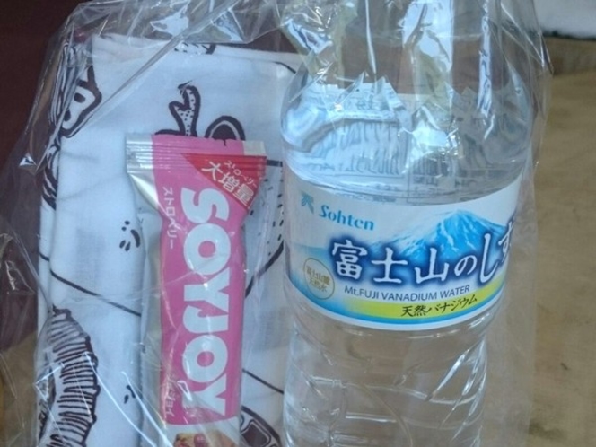 【登山女子　専用特典】栄養補助食品・水・タオルのセット(例)