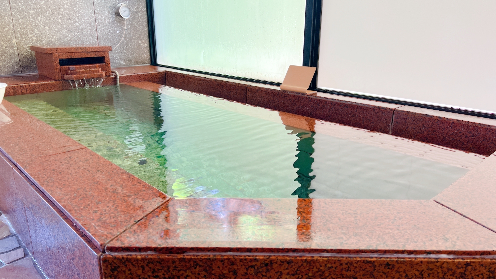 *【水風呂】南アルプスの地下水がサウナ後の体を冷ましてくれます。