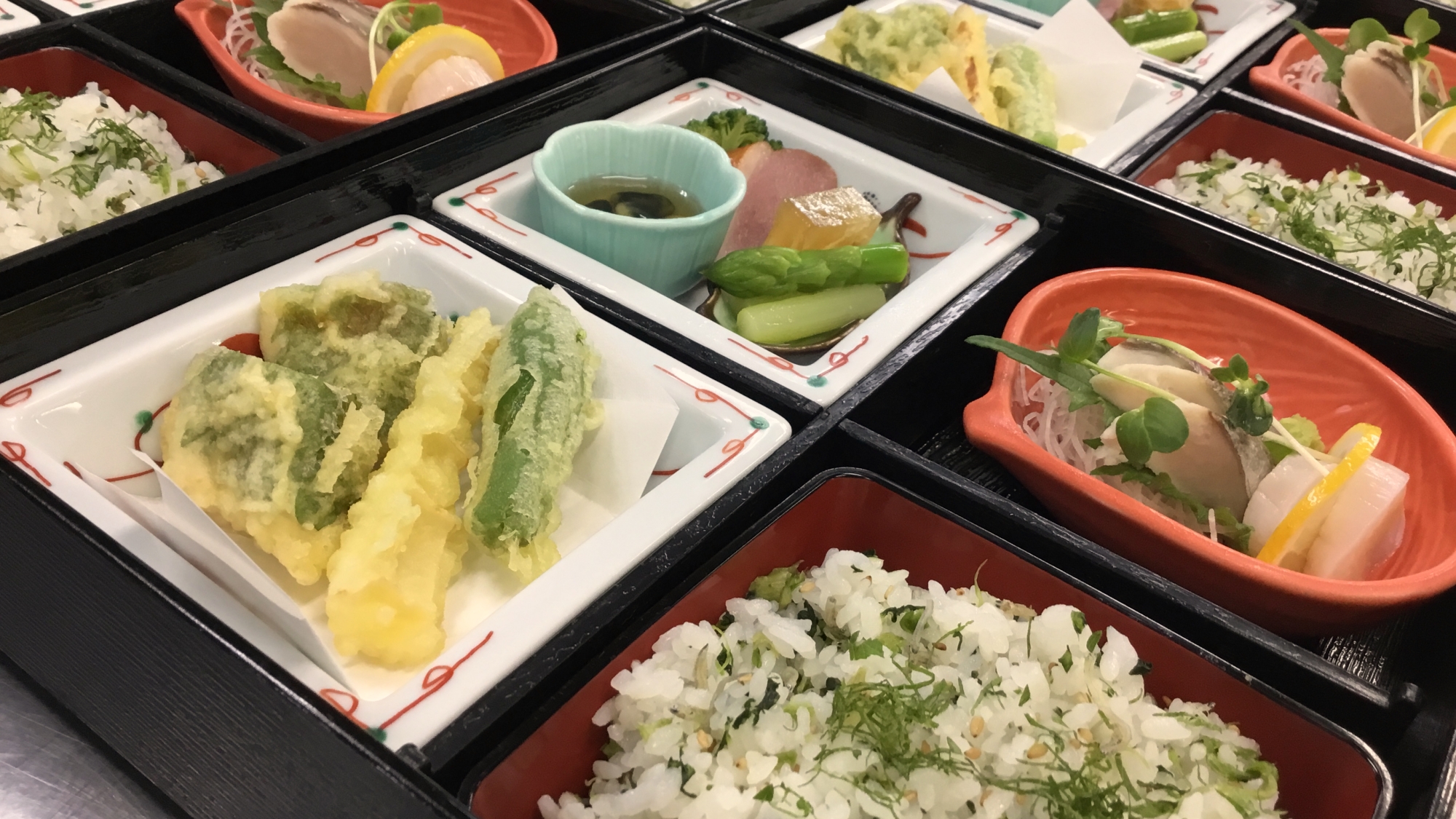 *【お食事一例（別注）】松花堂弁当を別注でご用意可能です。是非お問い合わせくださいませ。