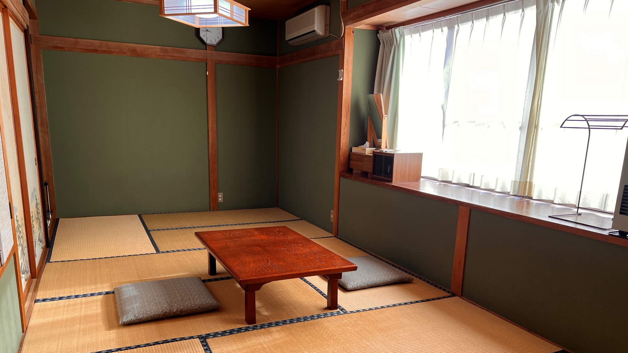 *【お部屋一例（別館和室バストイレ無）】広々とごろ寝ができるリーズナブルなお部屋。