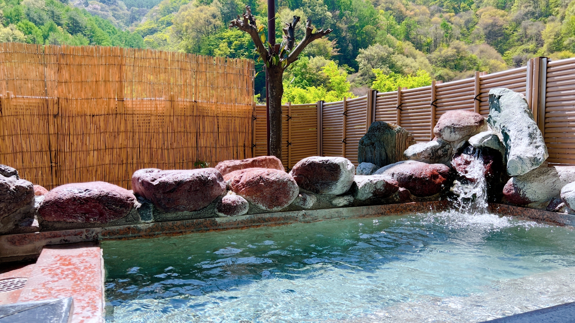 *【露天風呂（仙人の湯）】南アルプスの絶景を眺めながらゆったりと疲れをいやしてください。