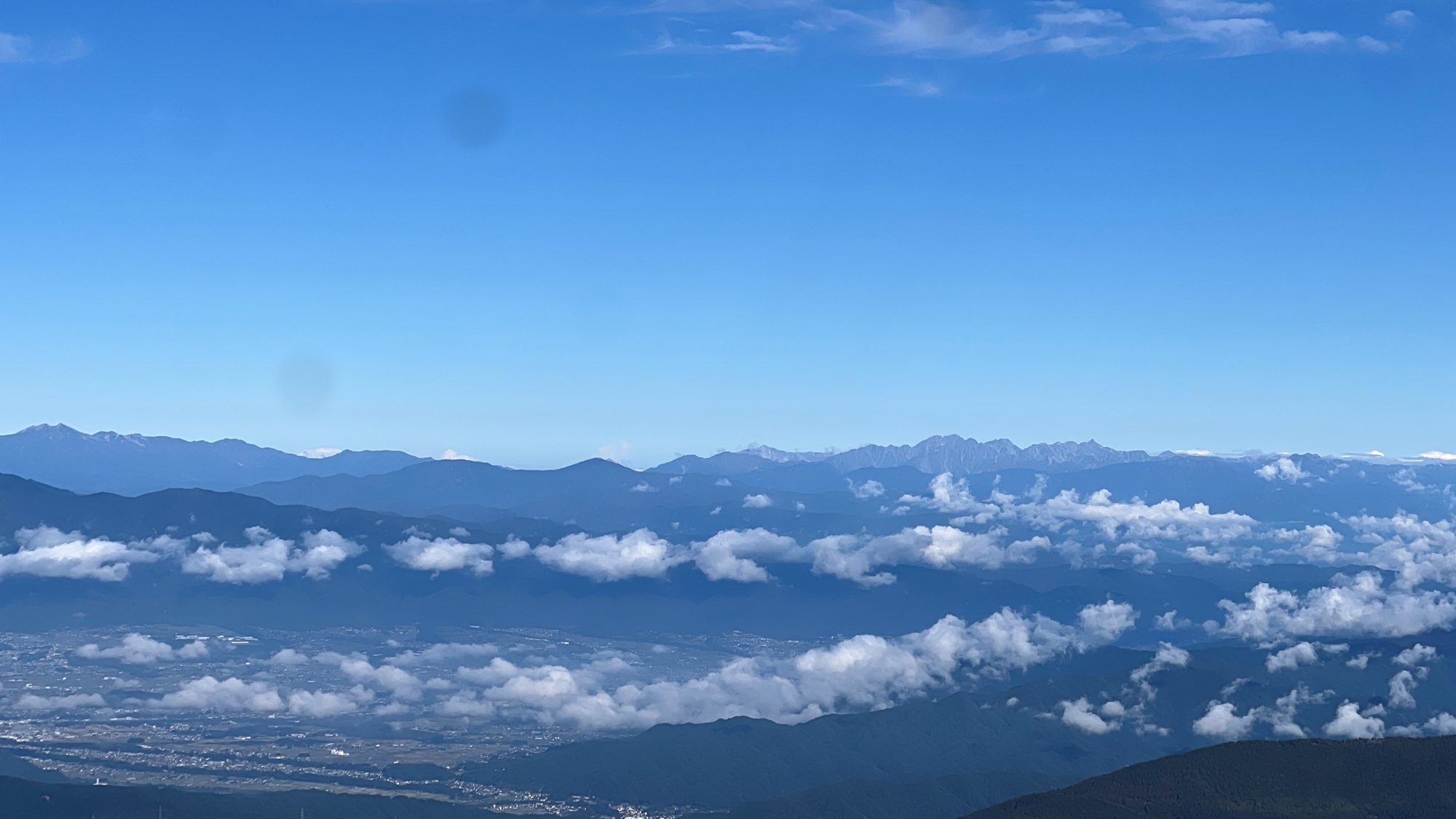 *【周辺観光／仙丈ヶ岳からの眺望】晴れていれば、伊那市を一望できます。