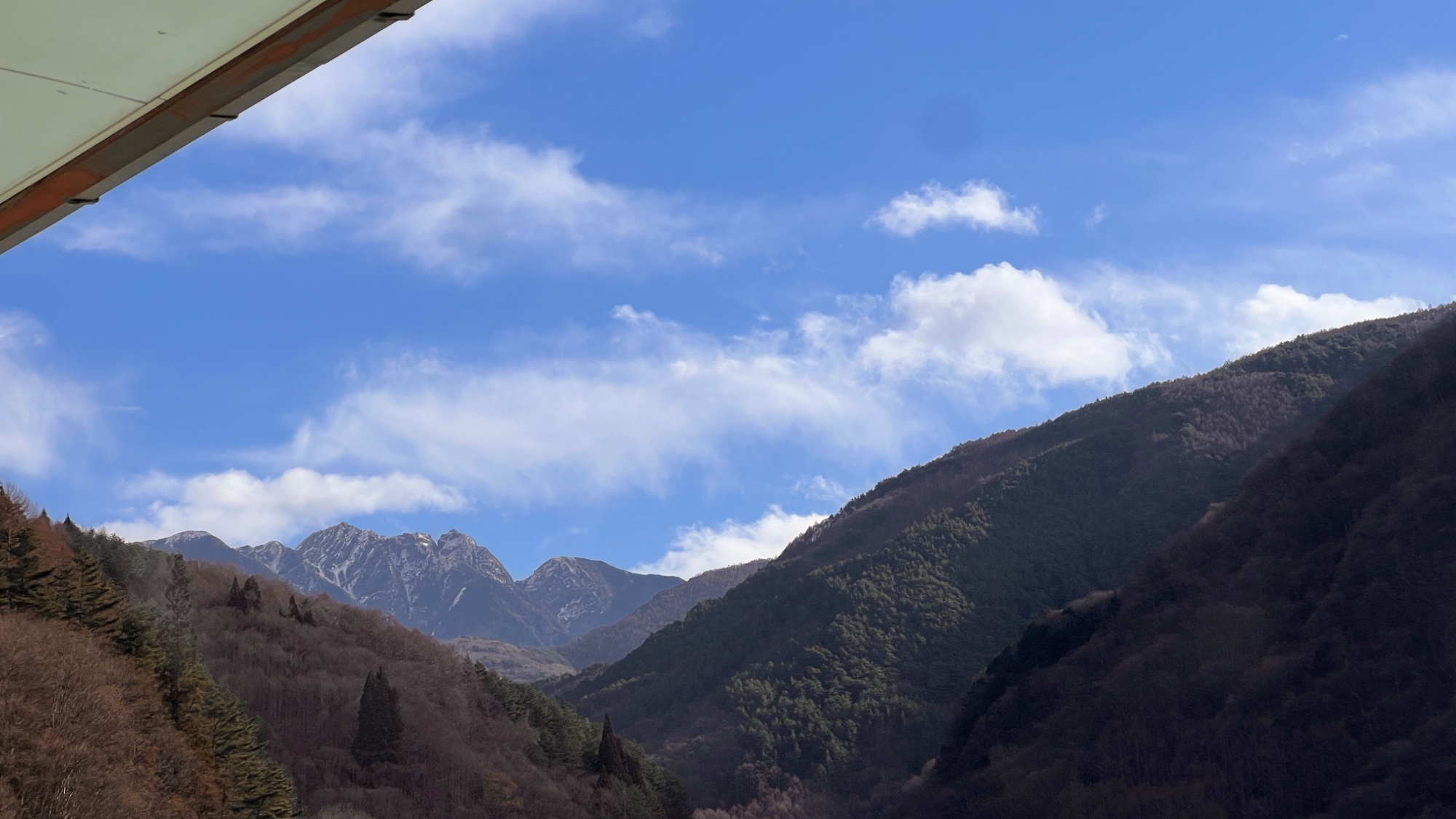 *【客室眺望】南アルプスに囲まれた美しい山なみが心を癒します。