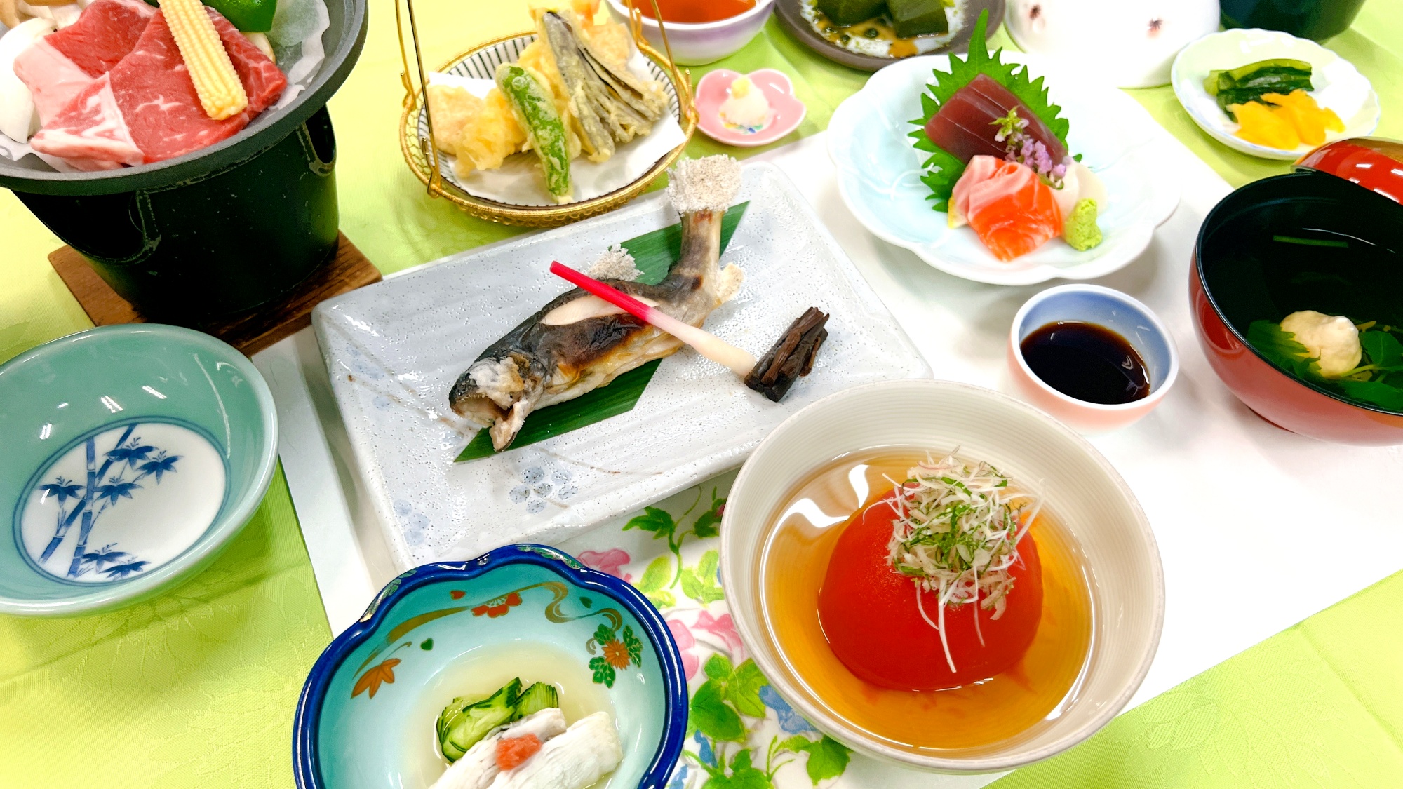 *【ご夕食一例（夏会席）】夏野菜などを爽やかに、料理長が吟味した献立でご提供します。