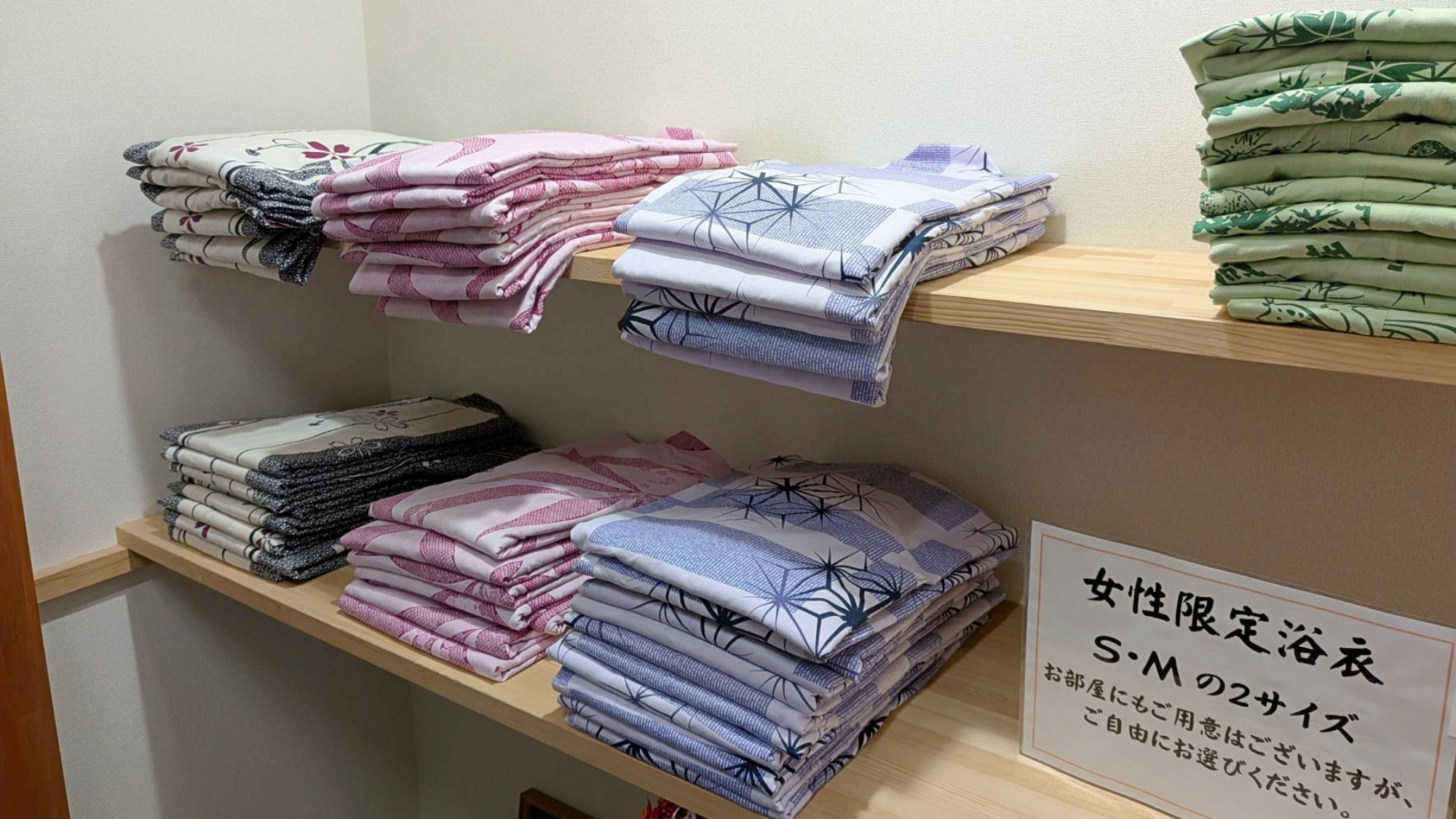 *【アメニティ】女性のお客様には色浴衣をご用意しております。お子様用浴衣もございます。