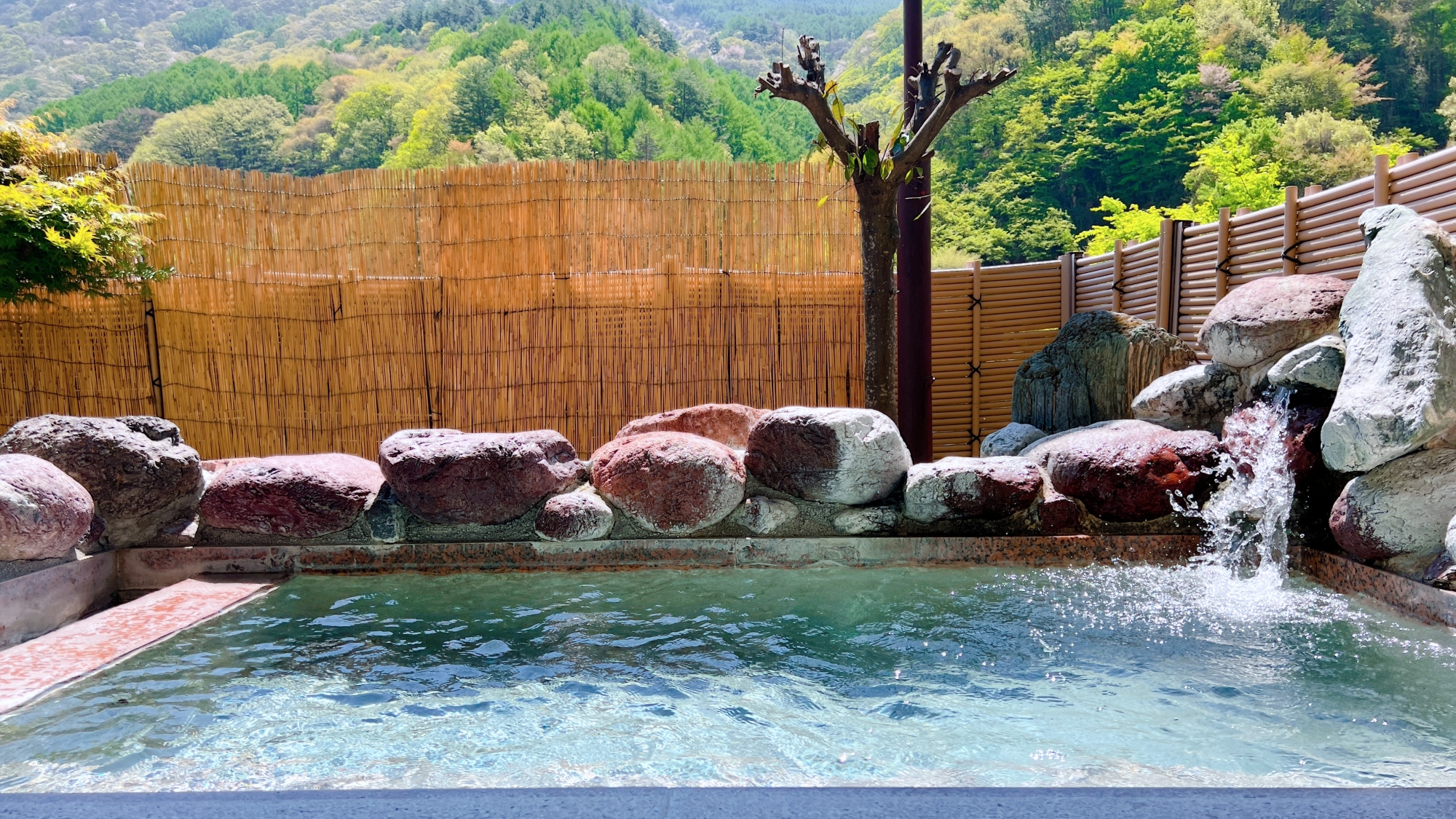 *【露天風呂（仙人の湯）】南アルプスの絶景を眺めながらゆったりと疲れをいやしてください。