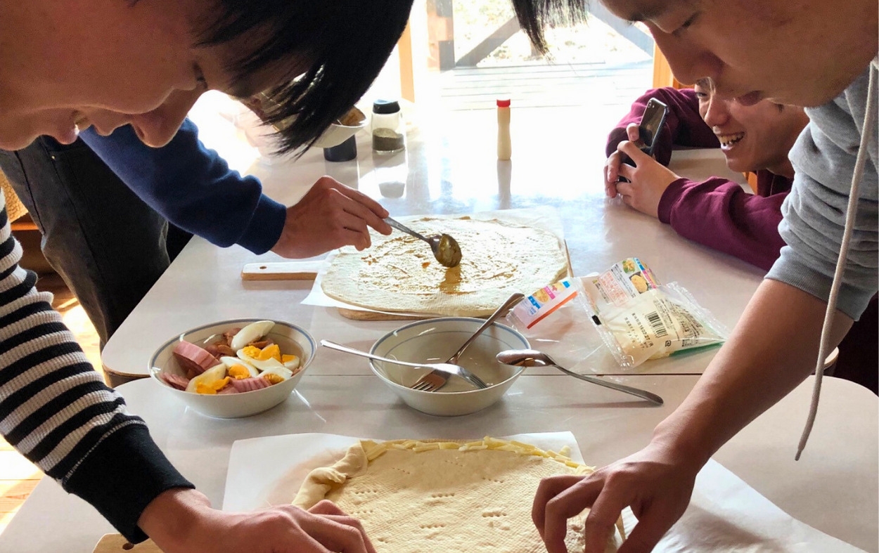 【石窯ピザ焼き体験プラン】自然の中で楽しむ、ちょっと特別なピザ作り体験！