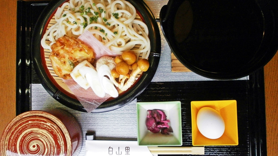 *【白山麓うどん鍋ご膳】大なめこや野菜の書き上げをメインとしたヘルシーなご膳です。