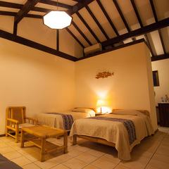 *【客室一例】1棟ごとに分かれたお部屋は、天井が高く開放感があります。