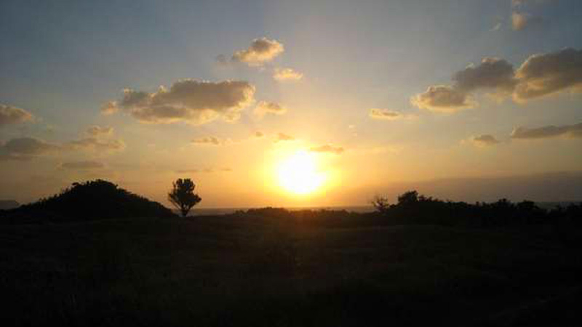 *【周辺】当館から徒歩3分の「ぜんべえビーチ」は、夕陽が美しい絶景ポイント！