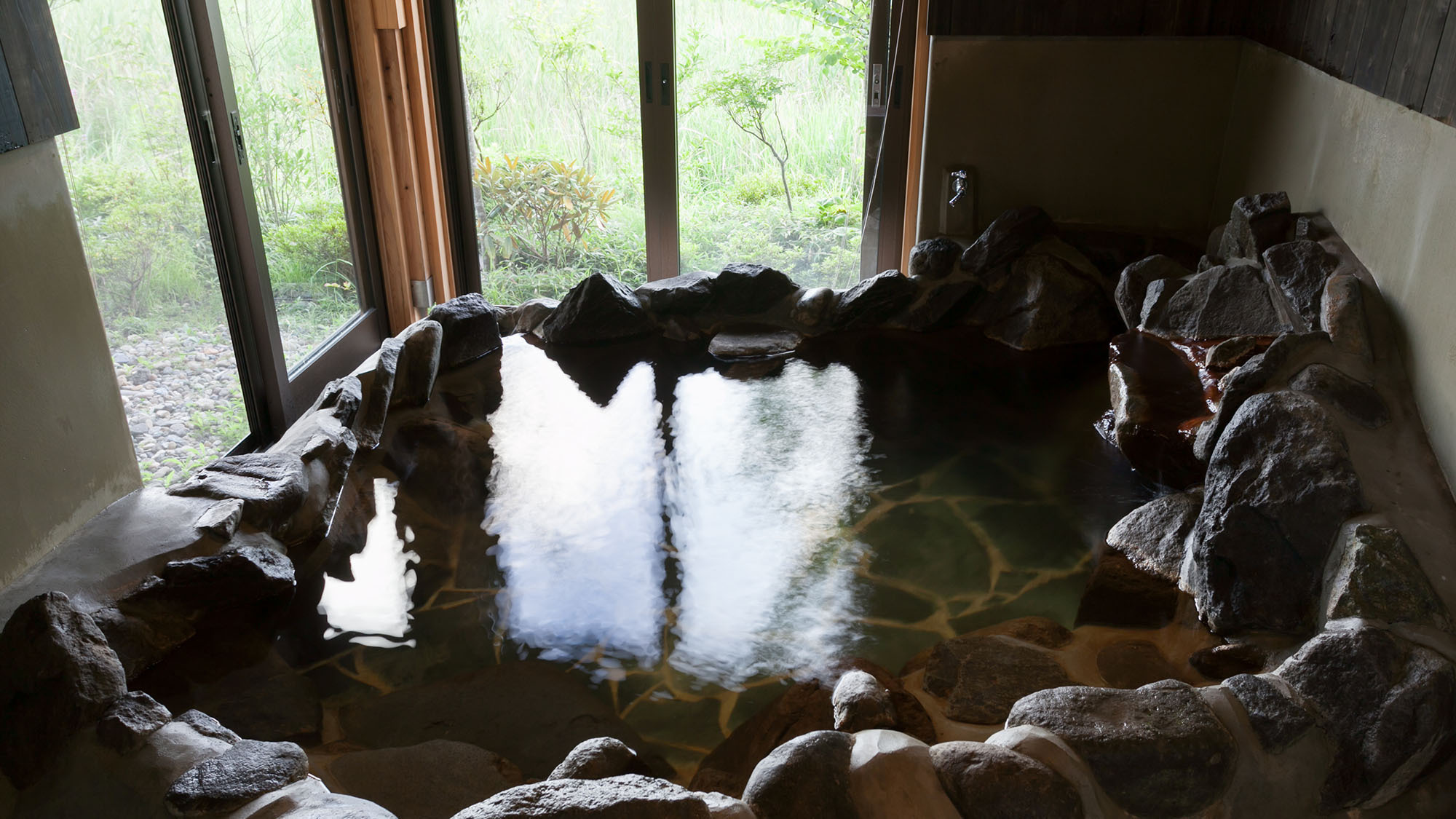 フリーステイ〜ビジネス＆出張＆気まま旅に〜２１時インOK＜温泉付き離れ＞素泊まりプラン／食事なし