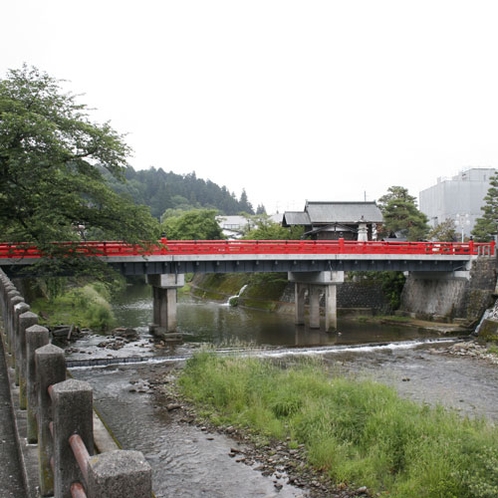 【周辺】中橋～宮川にかかる赤い橋です☆