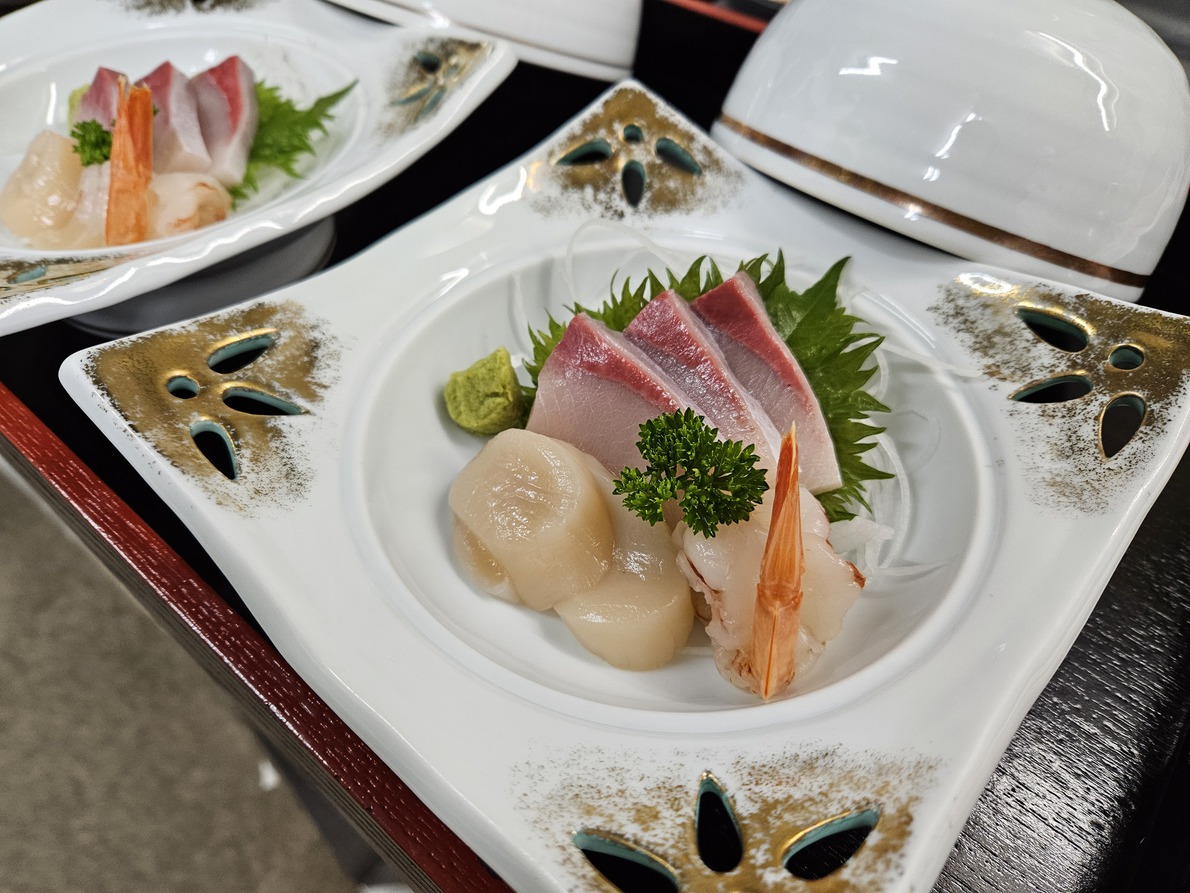 グレードアップお泊り会席料理（夕食）と朝食付