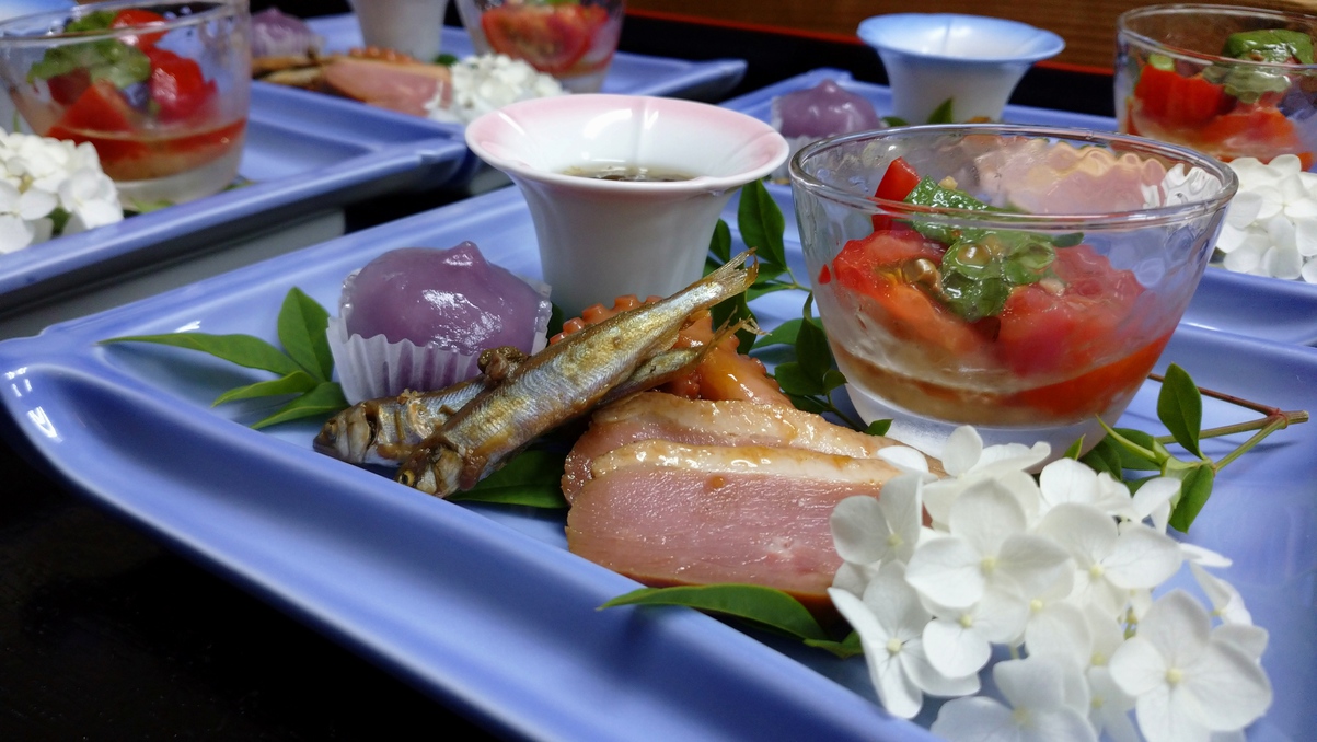 グレードアップお泊り会席料理（夕食）と朝食付