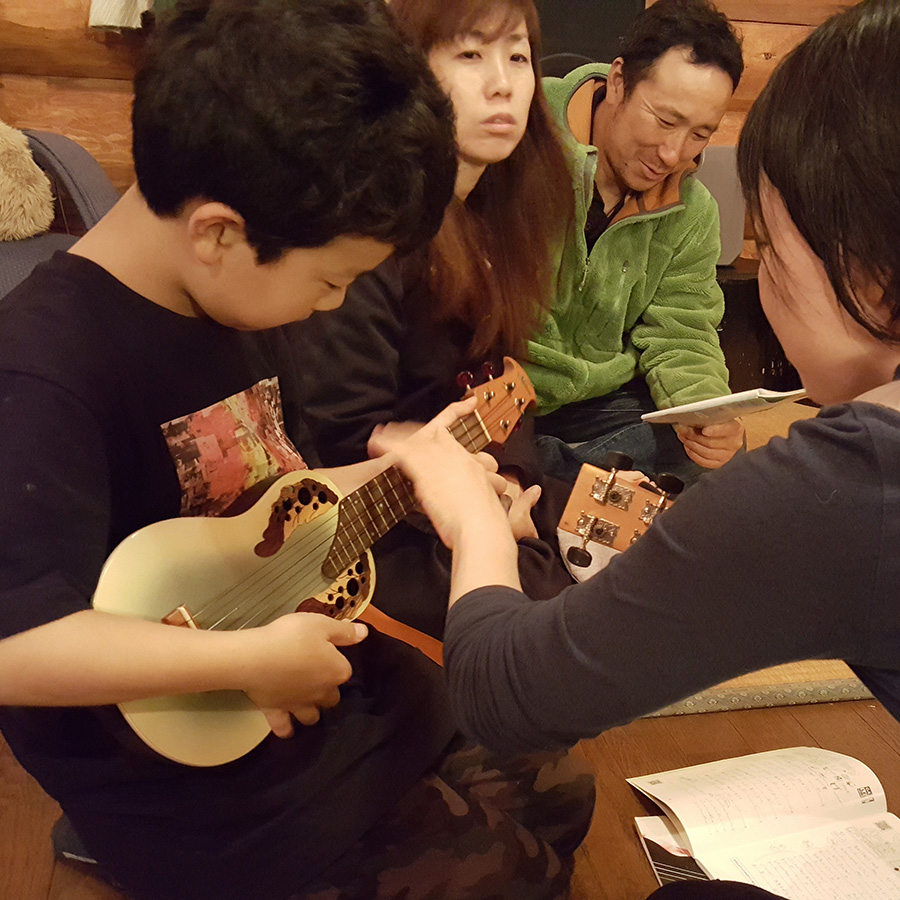 ウクレレにチャレンジ！