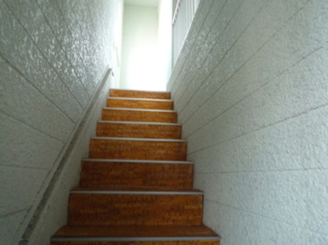 客室への階段