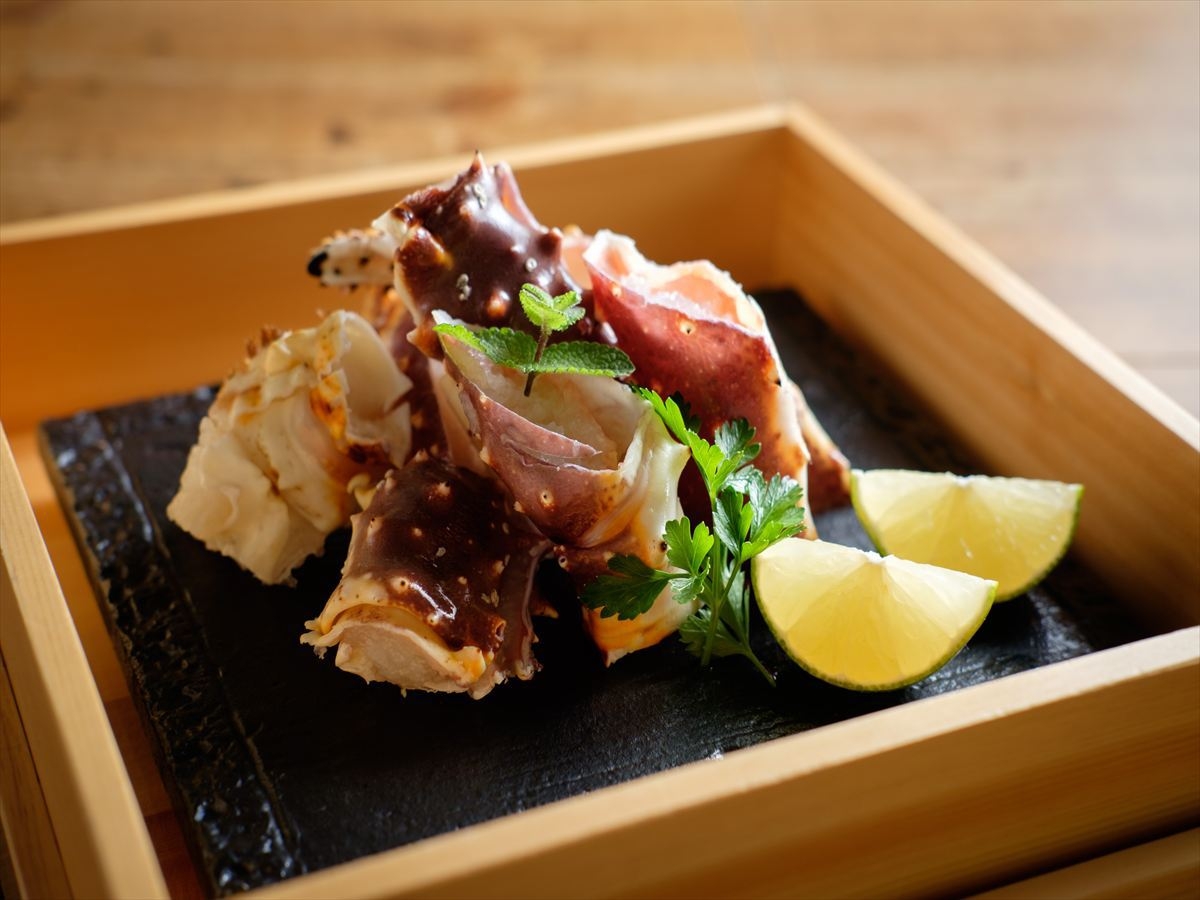 【12月〜2月限定】主菜をタラバ蟹の炭火焼に変更　〜カニのおんがえし〜