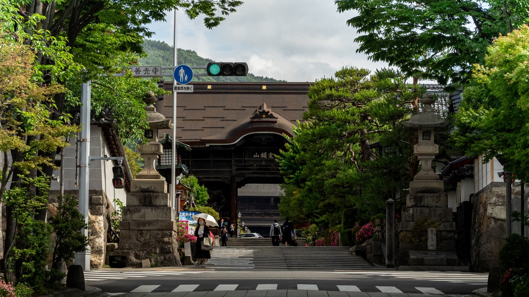 【朝食付】善光寺徒歩5分！表参道沿いの明治初期の建物でレトロ宿泊体験！現代までつながる歴史へトリップ