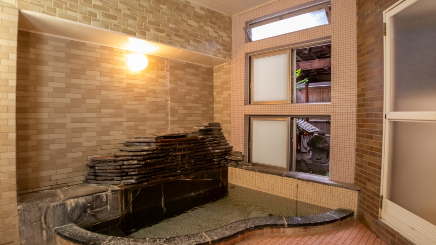 【朝食付】善光寺徒歩5分！表参道沿いの明治初期の建物でレトロ宿泊体験！現代までつながる歴史へトリップ