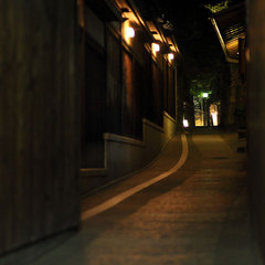 石塀小路（夜）