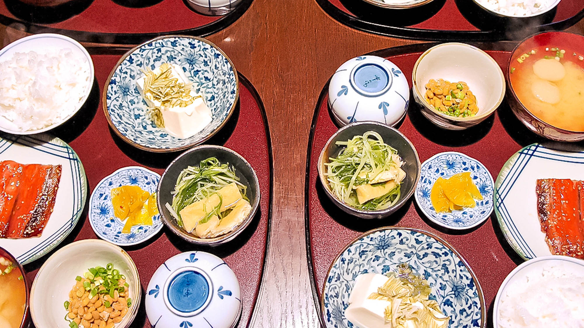 ・【朝食一例】炊き立てご飯とかつお出汁のお味噌汁の手作り和朝食