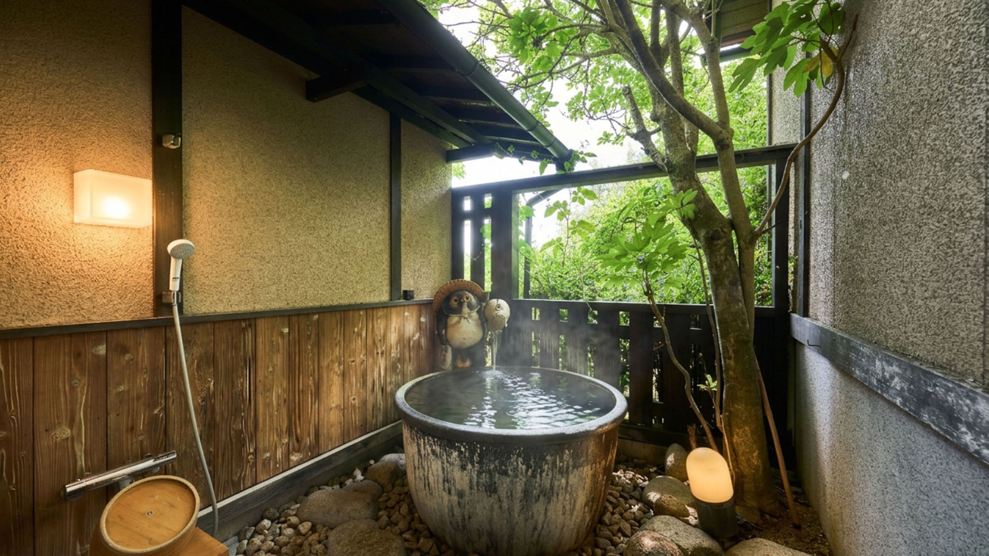 【貸切露天風呂45分付-基本会席】自家源泉自噴の湯×信楽焼の湯船｜気兼ねなく過ごす里山の温泉旅