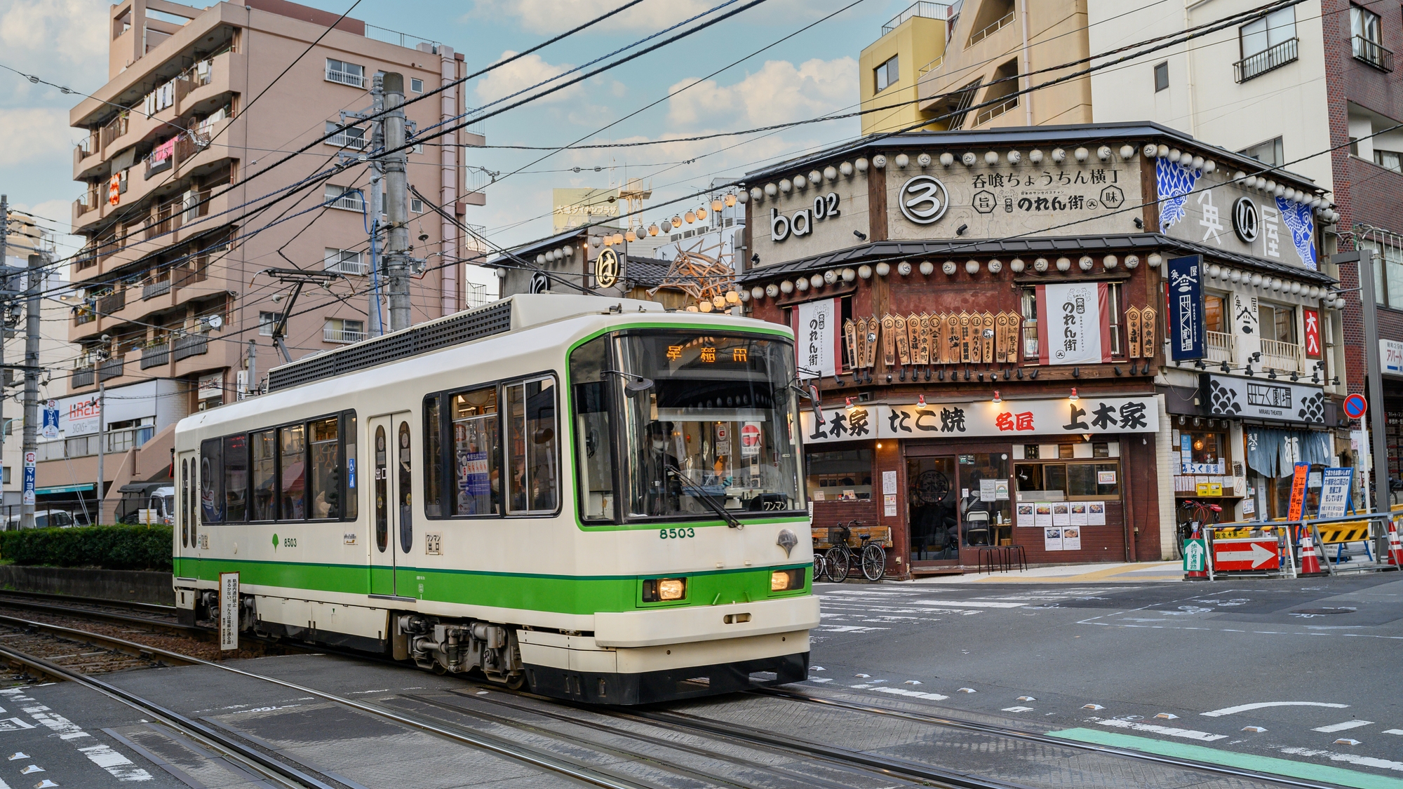 【当館から徒歩5分】古民家をリノベーションした複数の居酒屋が集まる横丁「大塚のれん街」