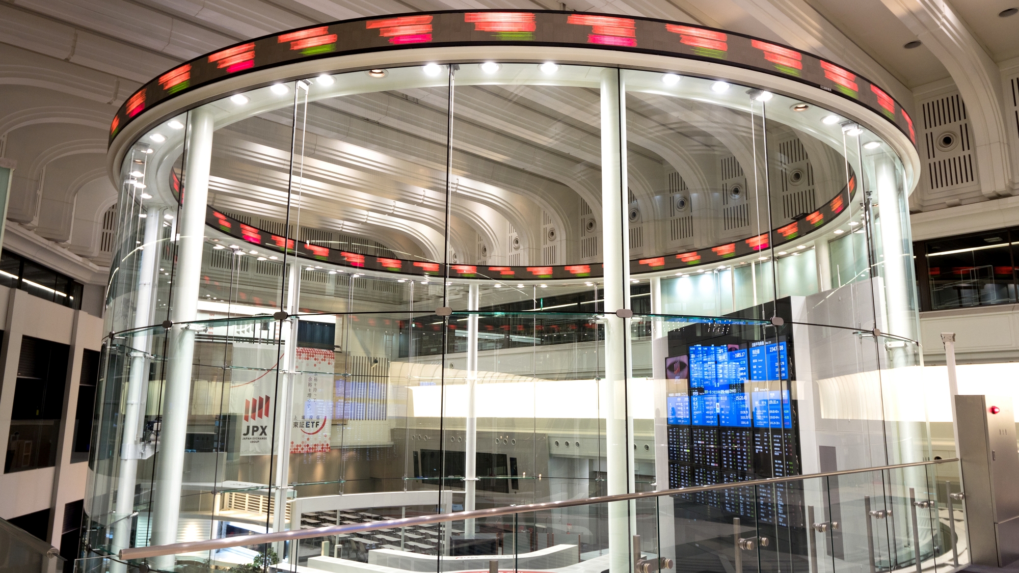 金融市場の中心地「東京証券取引所」