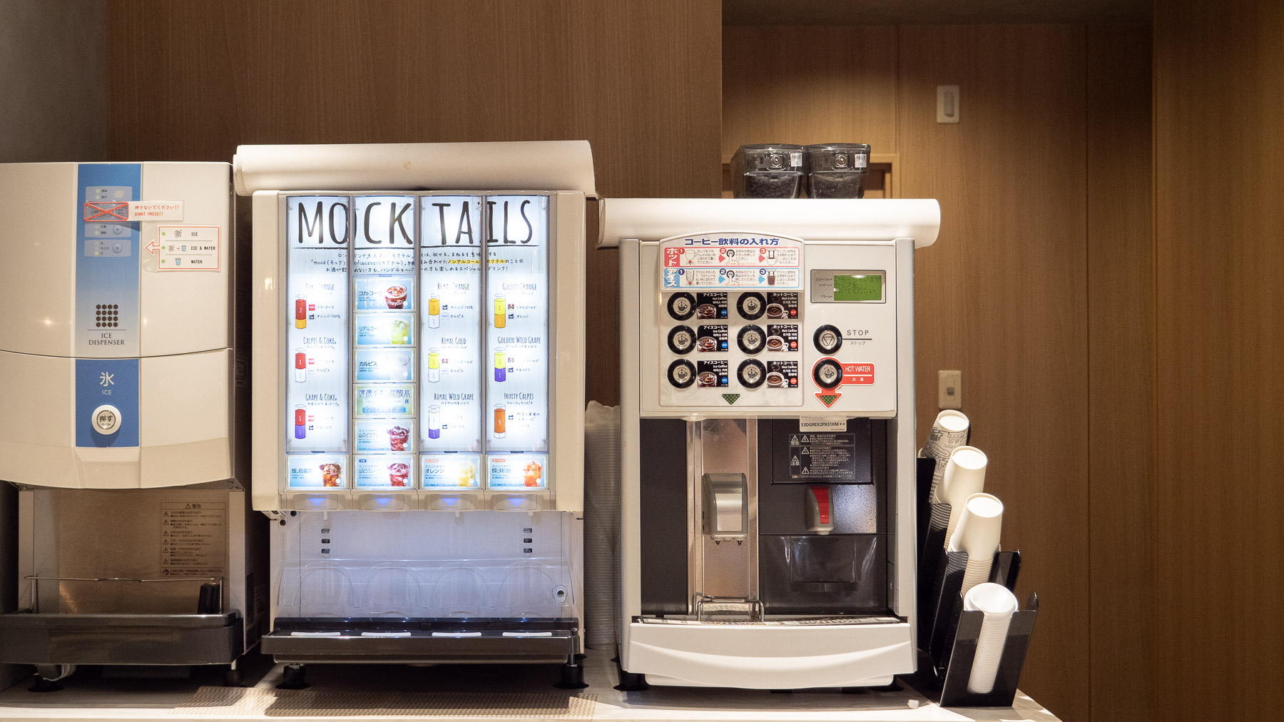 挽きたてコーヒーもある種類豊富なドリンクバー
