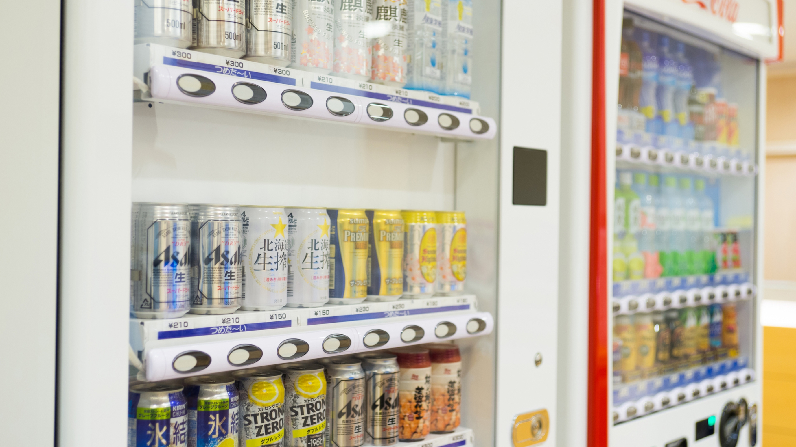 アルコールもジュースも館内でゲット！だからラクラク