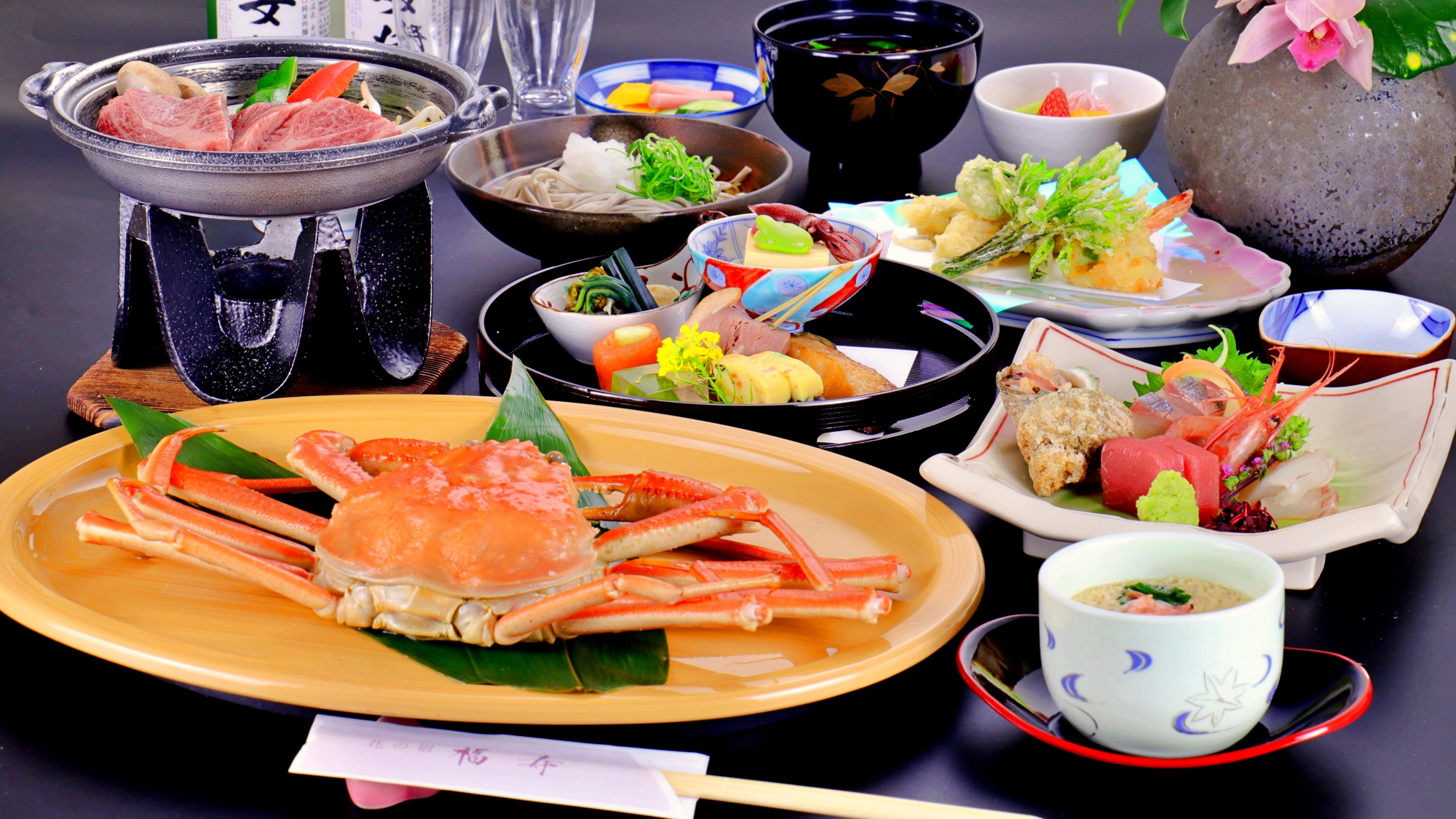 【カニ＋和牛陶板焼き付き会席（グレードアップ）】茹でガニ一杯と陶板焼きも付いた贅沢コースです